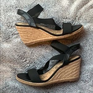 Black strappy wedges